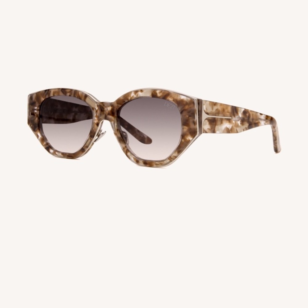 DEZI “Charge It” Sunglasses